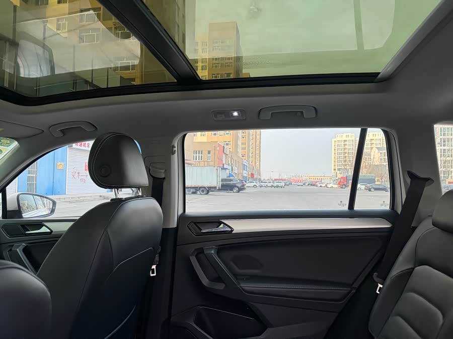 Volkswagen Tiguan L 2018 car image #19