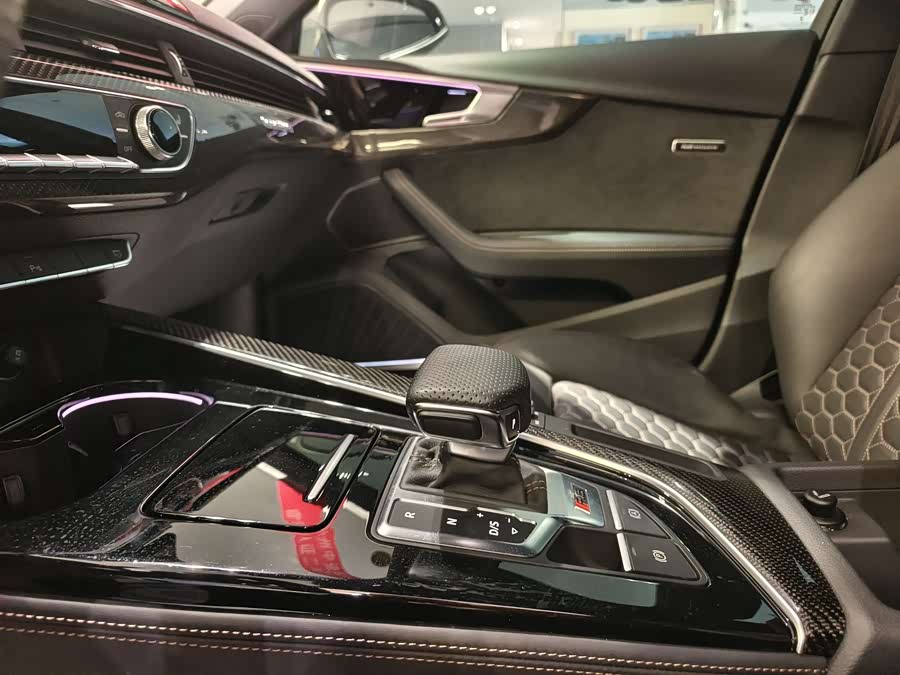 Audi RS 4 2023 car image #19