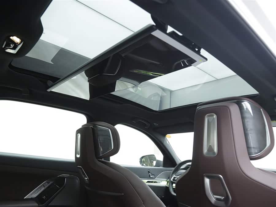 BMW i7 2023 car image #19