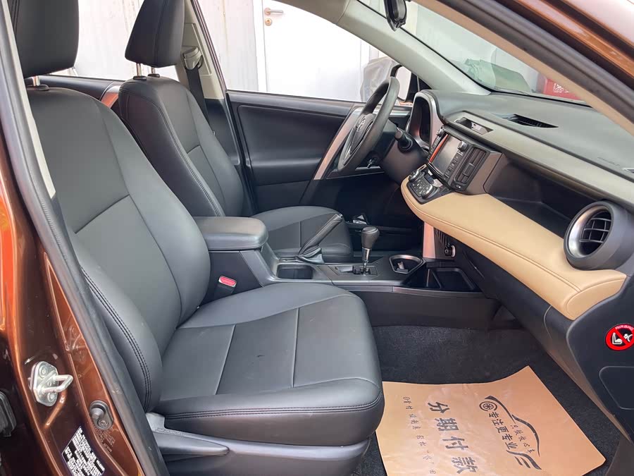 Toyota RAV4 2018 immagine di auto #19