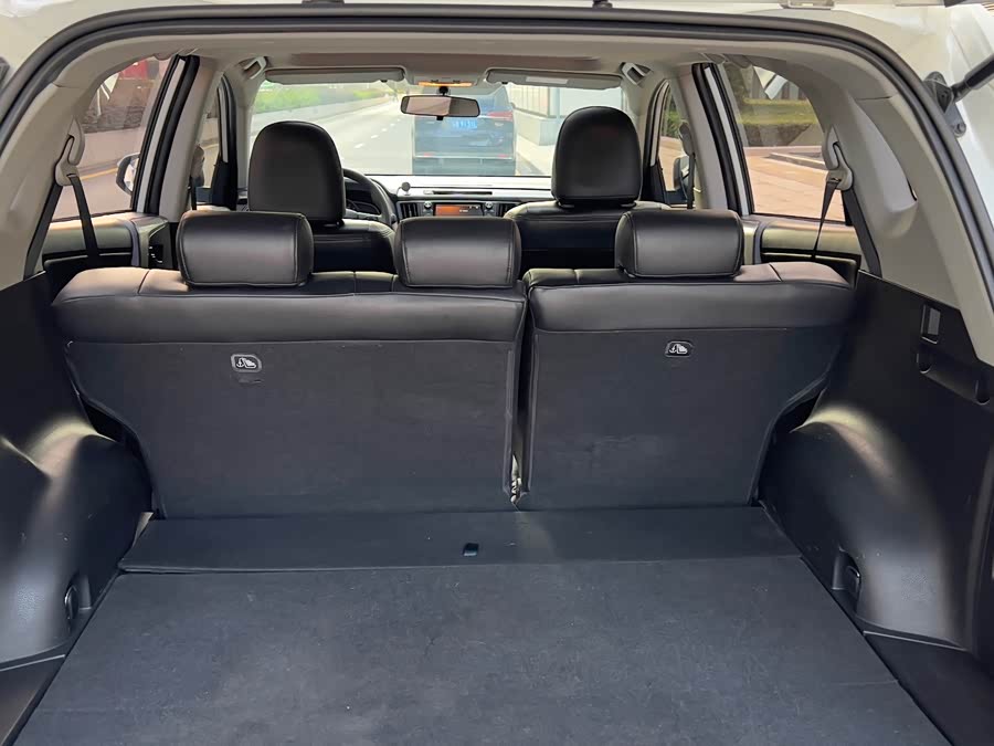 Toyota RAV4 2018 car image #19