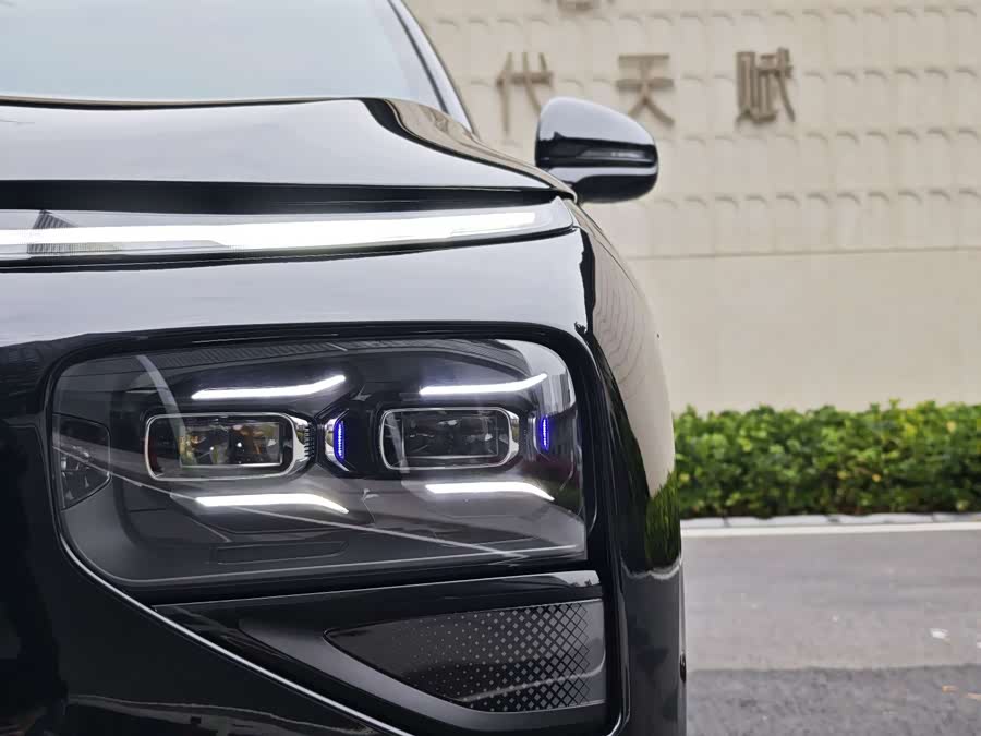 Xpeng G9 2025 car image #19