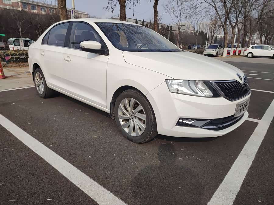 Skoda Rapid 2018 car image #19