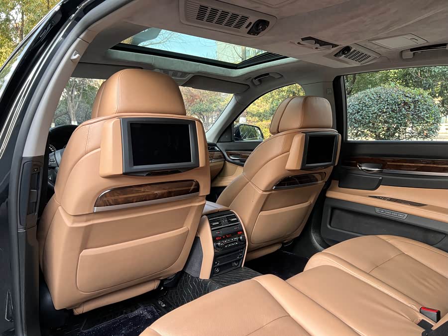 BMW 7 Series 2012 immagine di auto #19