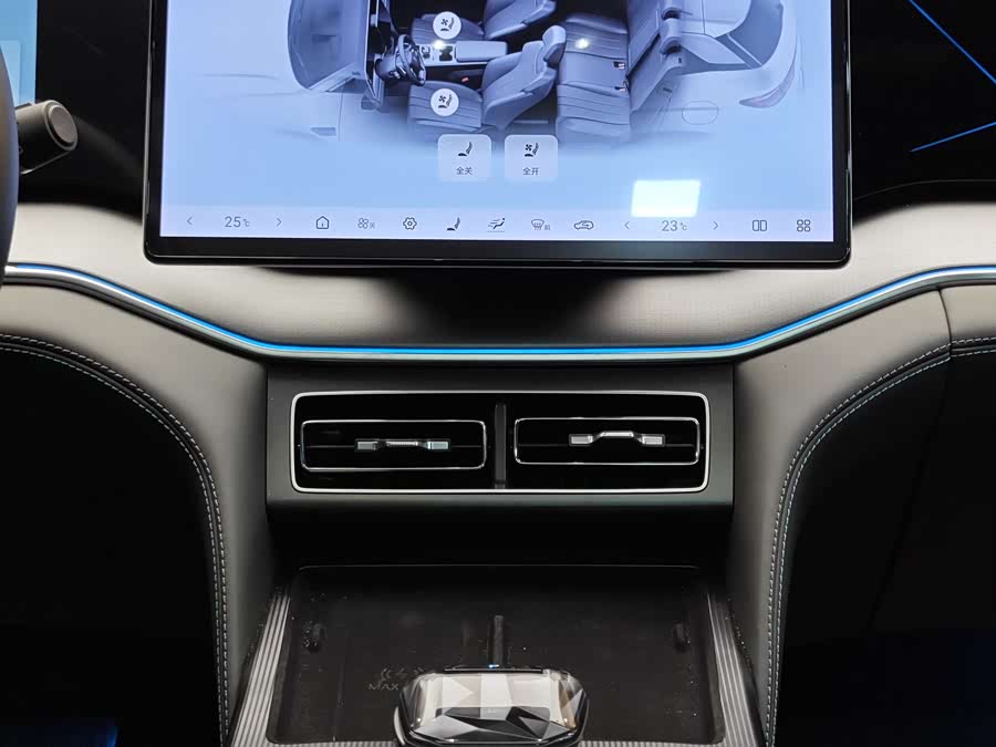 BYD SongL DM-i 2025 #19 BYD SongL DM-i 2025 car image #19