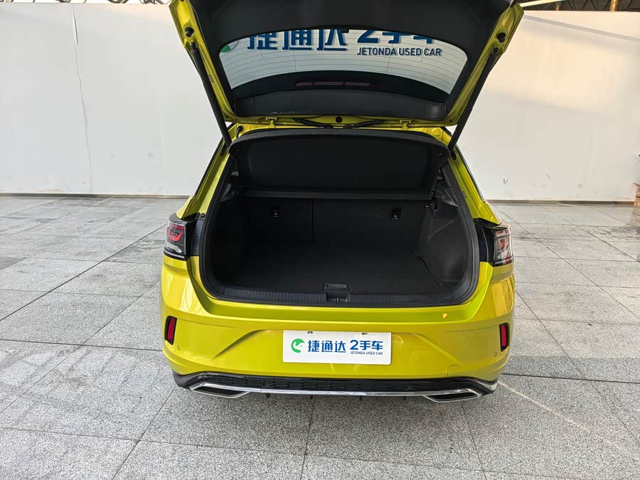 Volkswagen T-Roc 2023 car image #19