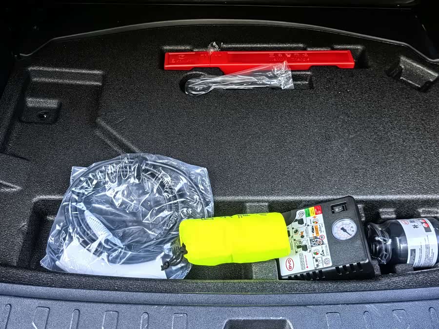 BYD SongL DM-i 2025 #19 BYD SongL DM-i 2025 car image #19