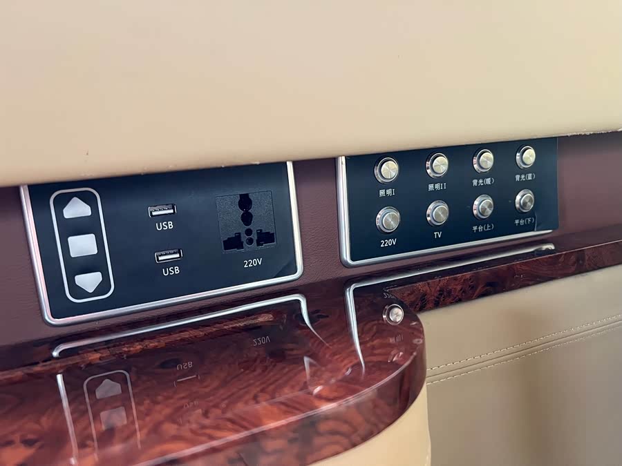 Toyota Coaster 2017 imagem de carro #19