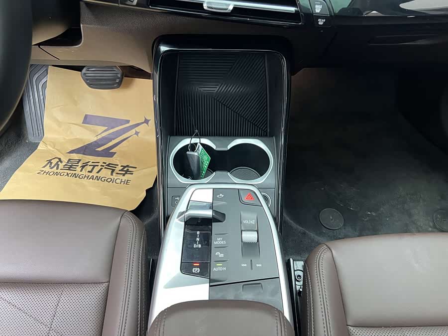 BMW iX1 2024 car image #19