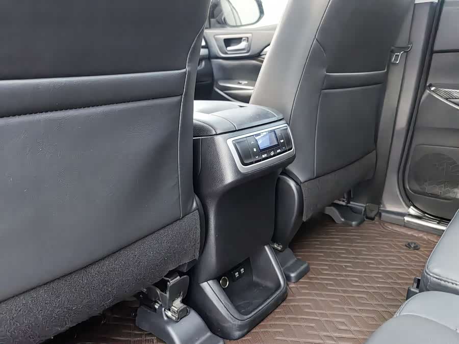 Toyota Highlander 2019 car image #19