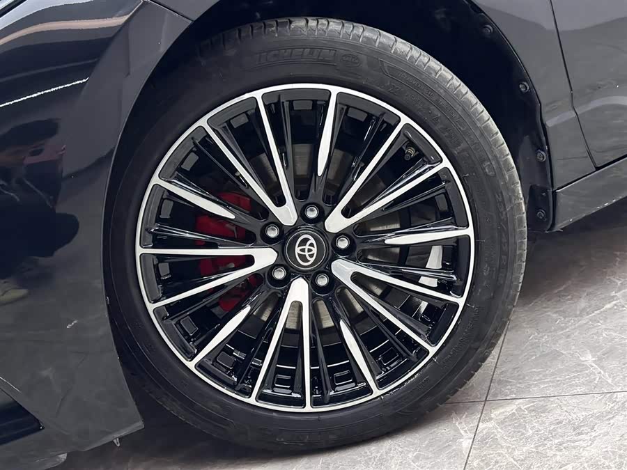 Toyota Avalon 2023 car image #19