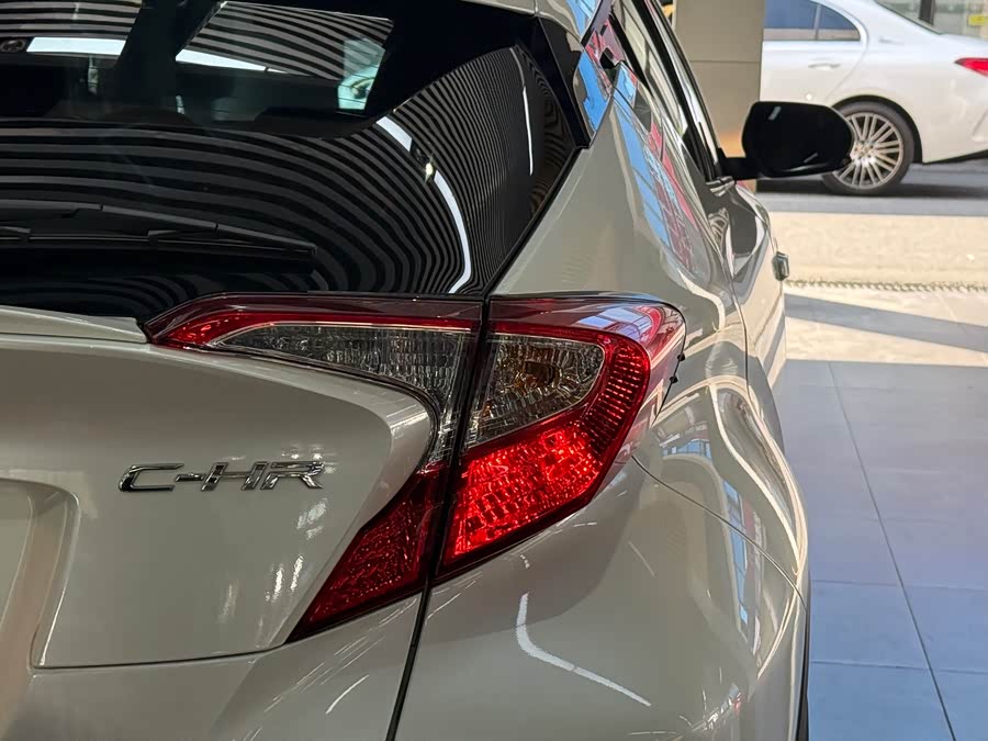 Toyota C-HR 2020 car image #19