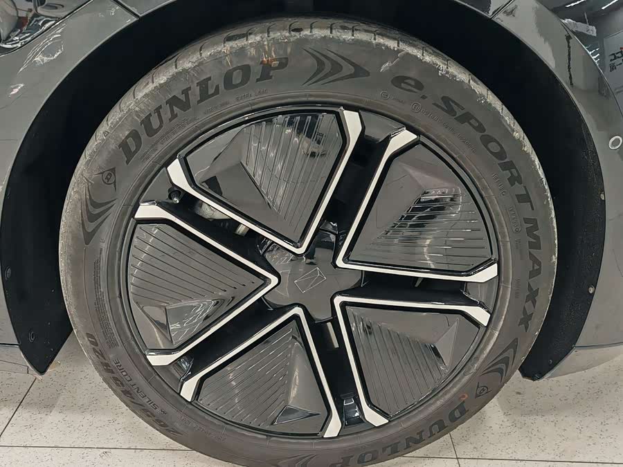 Avatr 12 2023 car image #19