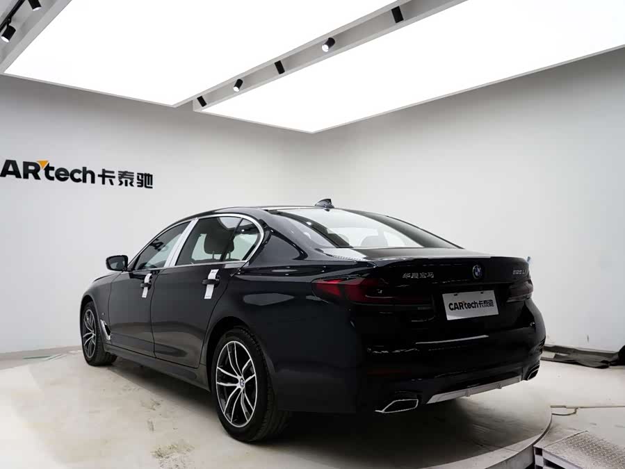 BMW 5 Series 2022 car image #19