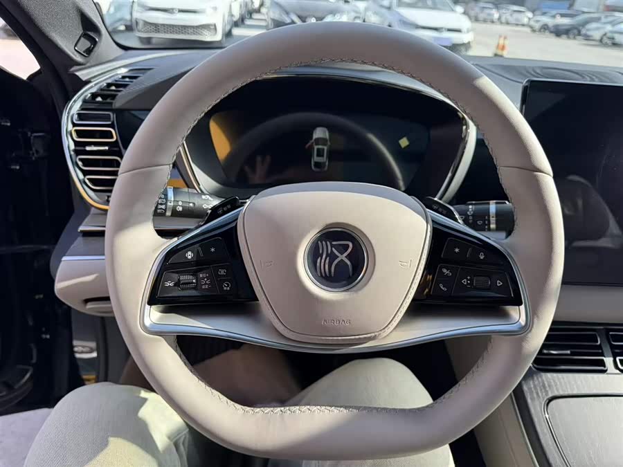 BYD Han 2025 car image #19