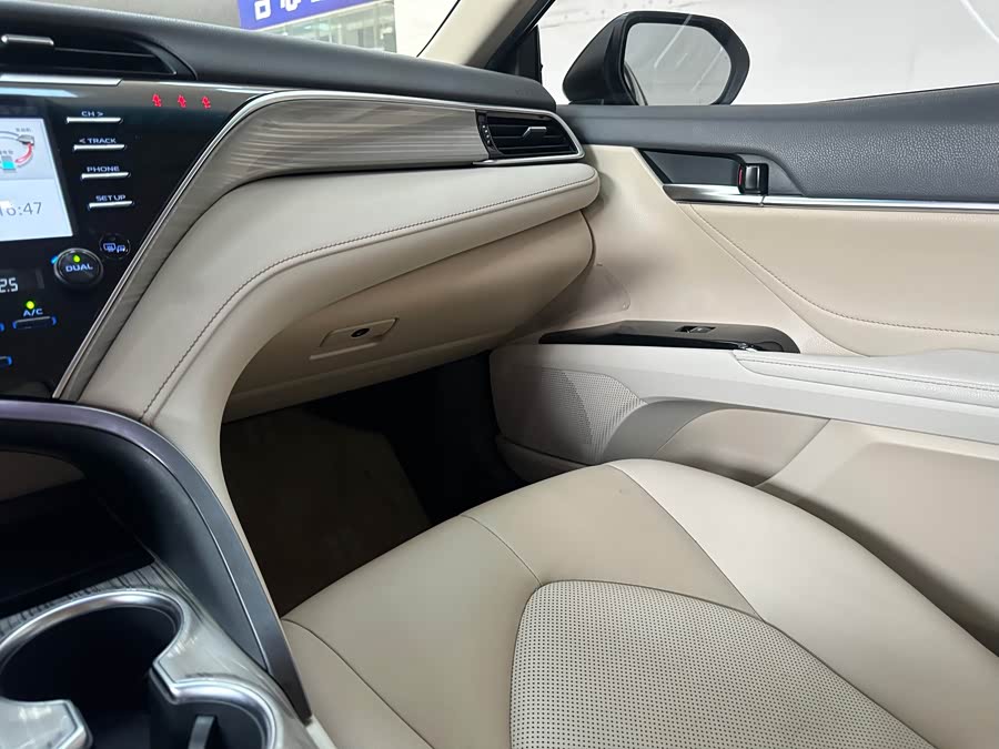 Toyota Camry 2018 car image #19