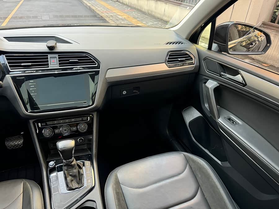 Volkswagen Tiguan L 2019 #19 Volkswagen Tiguan L 2019 car image #19