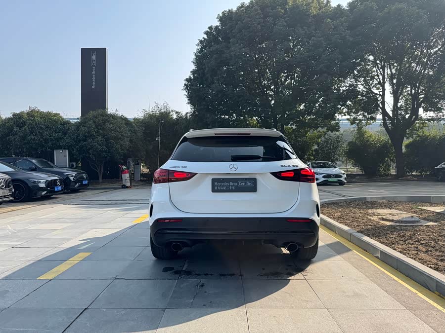 Mercedes-Benz GLA AMG 2025 immagine di auto #19