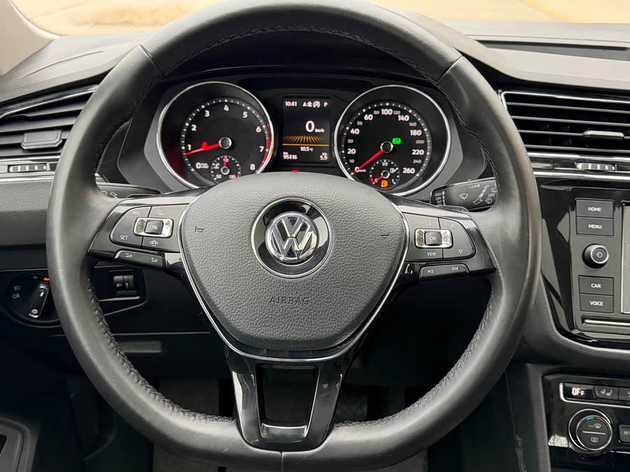 Volkswagen Tiguan L 2019 immagine di auto #19