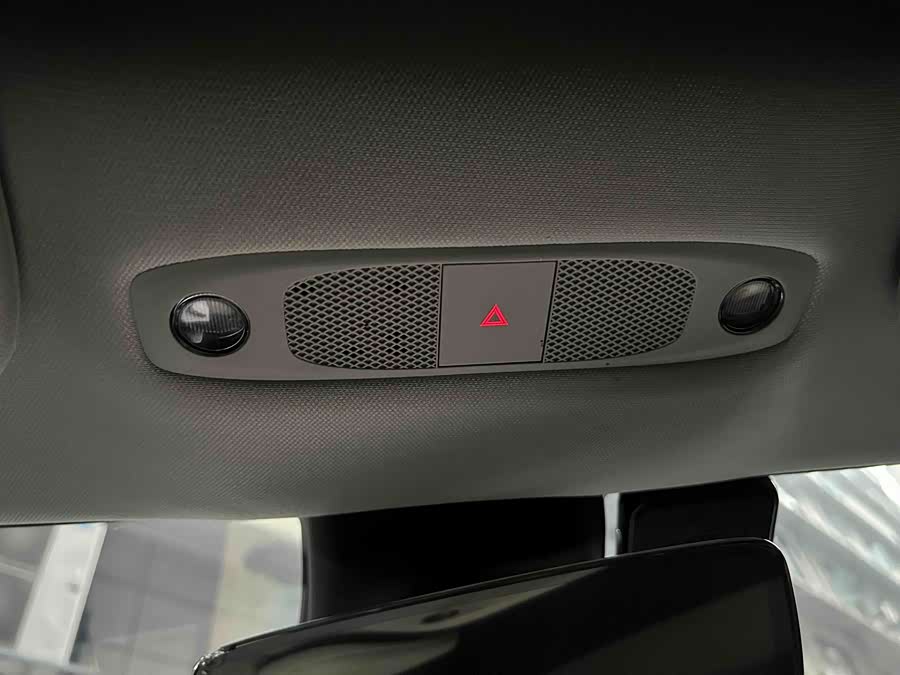 Tesla Model 3 2023 car image #19