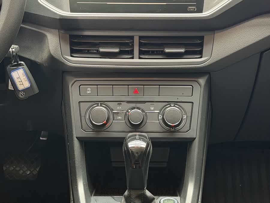 Volkswagen T-Cross 2022 car image #19