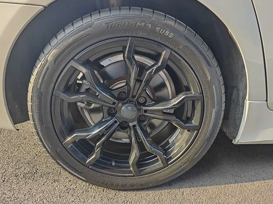 BMW 5 Series New Energy 2016 car image #19