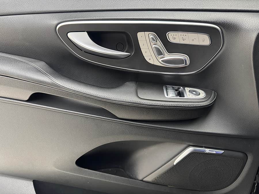 Mercedes-Benz V Class 2022 car image #19