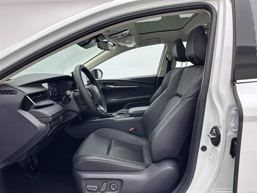 Toyota Camry 2025 صورة سيارة #19