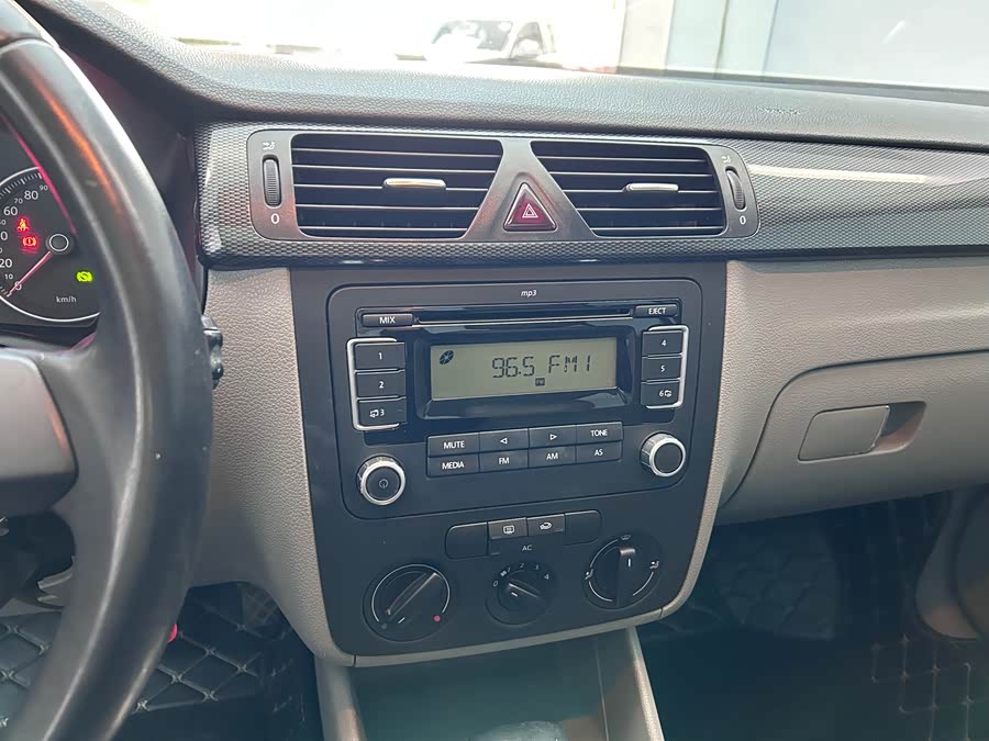 Volkswagen Bora 2012 immagine di auto #19