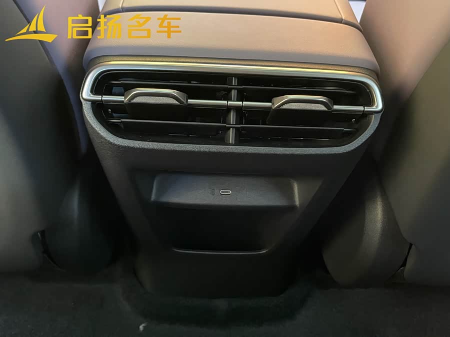 Deepal L06 2025 imagen de coche #19