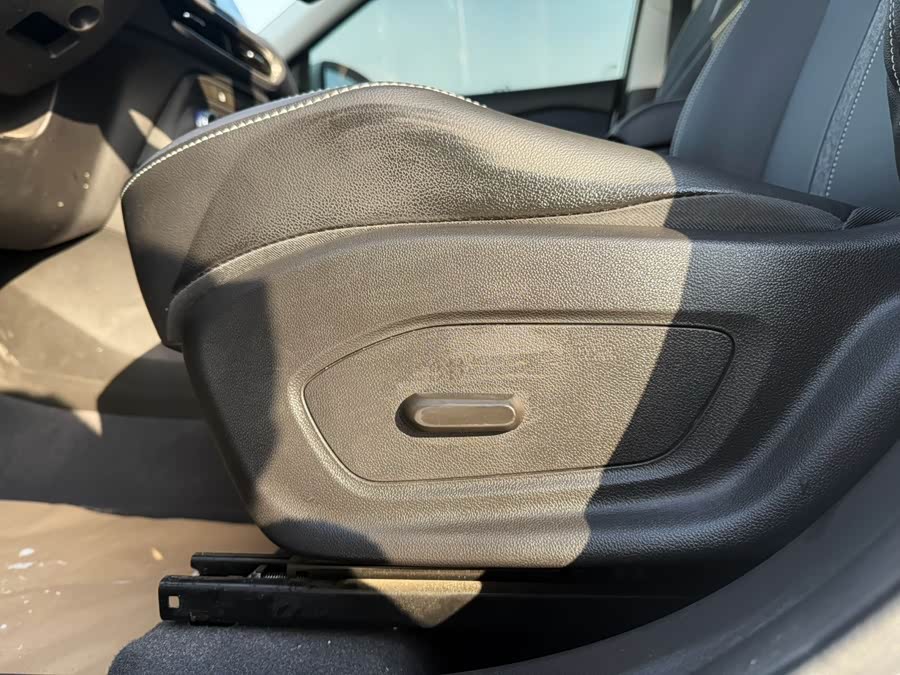 Chevrolet Tracker 2022 imagen de coche #19