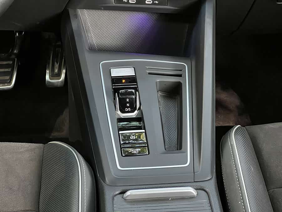 Volkswagen Golf 2023 car image #19