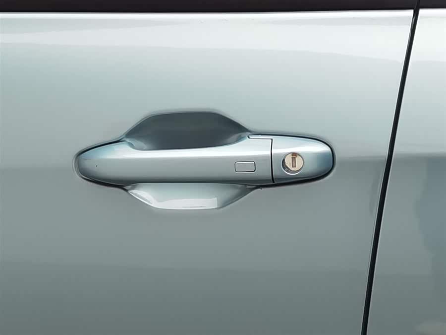 哪吒汽车 哪吒V 2021 汽车图片 #19