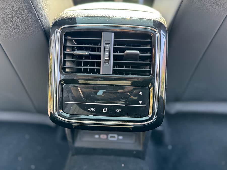 Volkswagen Passat 2025 صورة سيارة #19