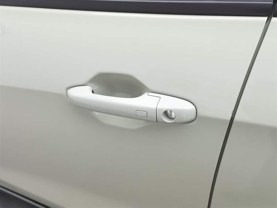 哪吒汽车 哪吒V 2022 汽车图片 #19