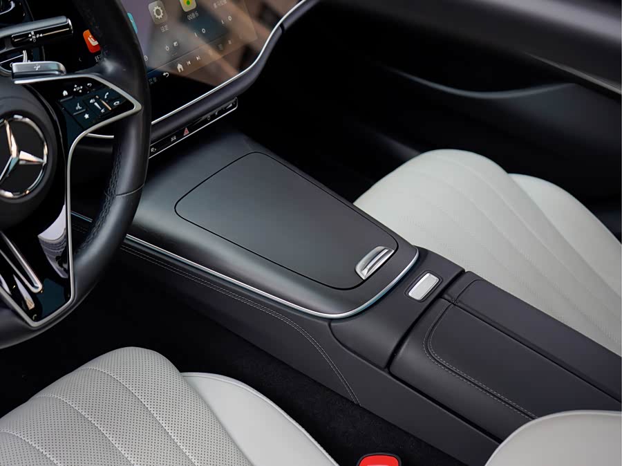 Mercedes-Benz E Class 2023 car image #19