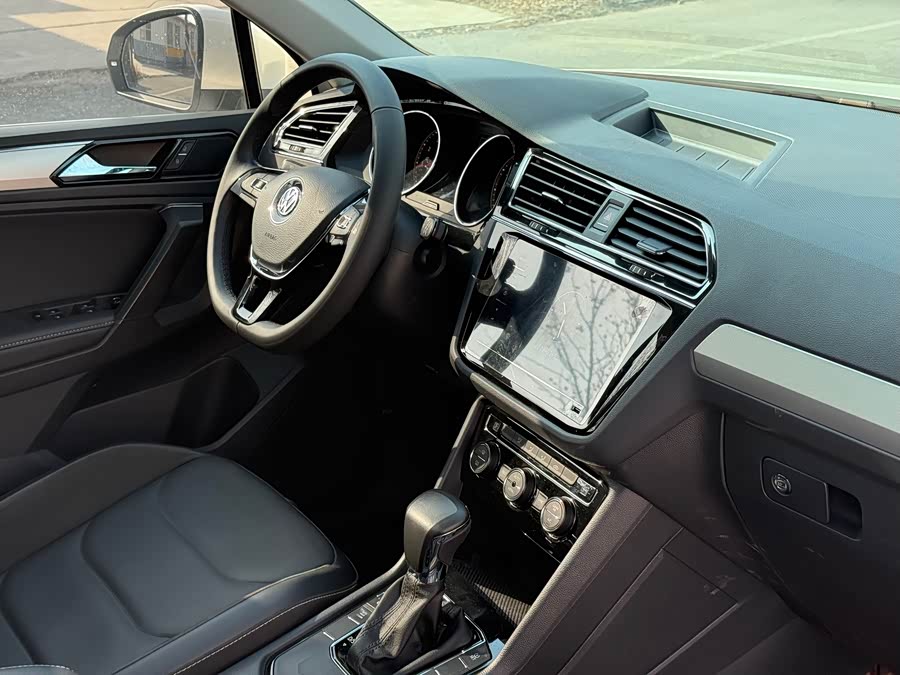 Volkswagen Tiguan L 2021 car image #19