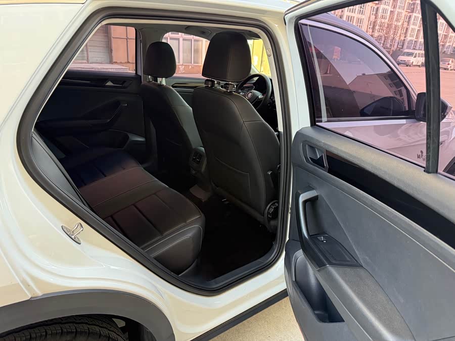 Volkswagen T-Roc 2018 #19 Volkswagen T-Roc 2018 car image #19