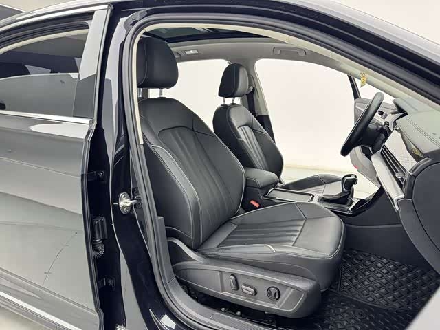 Volkswagen Passat 2023 imagen de coche #19