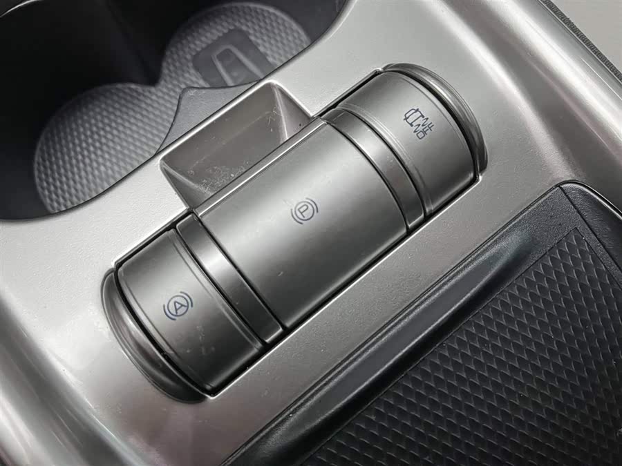 BYD Dolphin 2023 immagine di auto #19