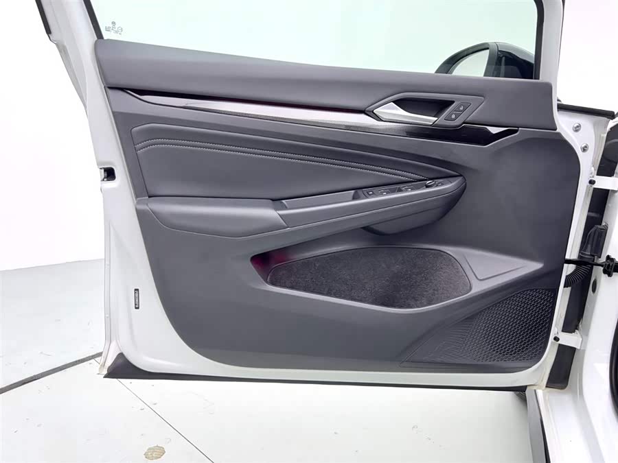 Volkswagen Golf 2021 car image #19