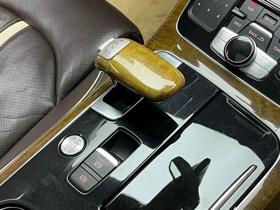 Audi A8 2013 imagen de coche #19