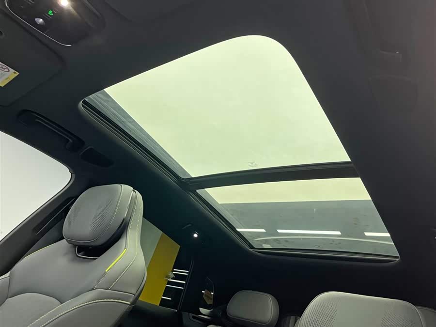 Lynk & Co 08 EM-P 2024 car image #19