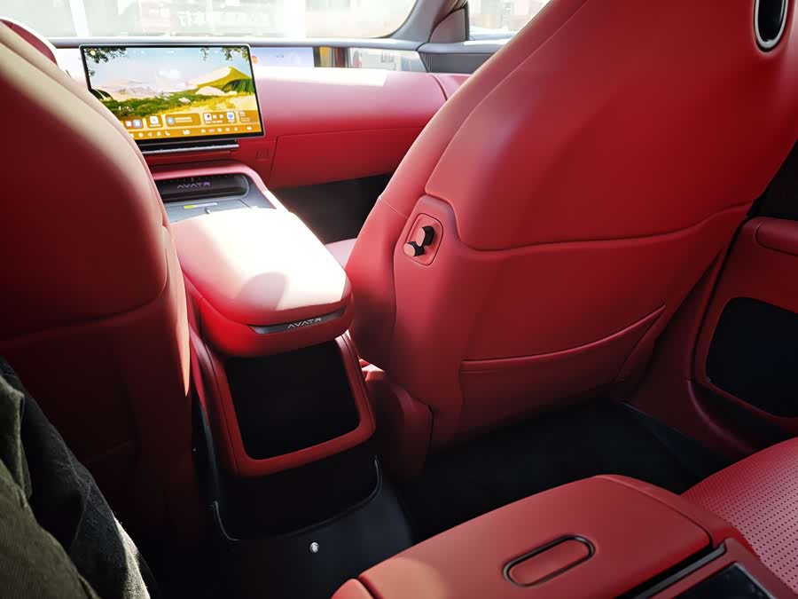 Avatr 12 2026 car image #19