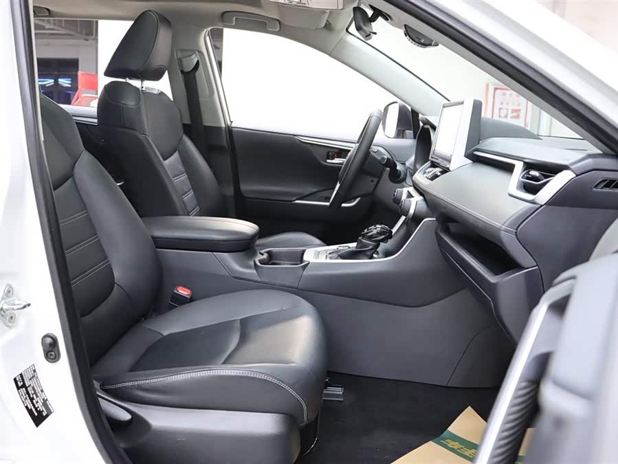 Toyota RAV4 2020 car image #19