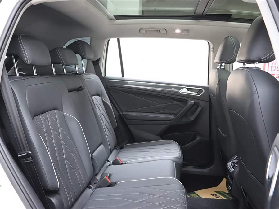 Volkswagen Tiguan L 2021 car image #19