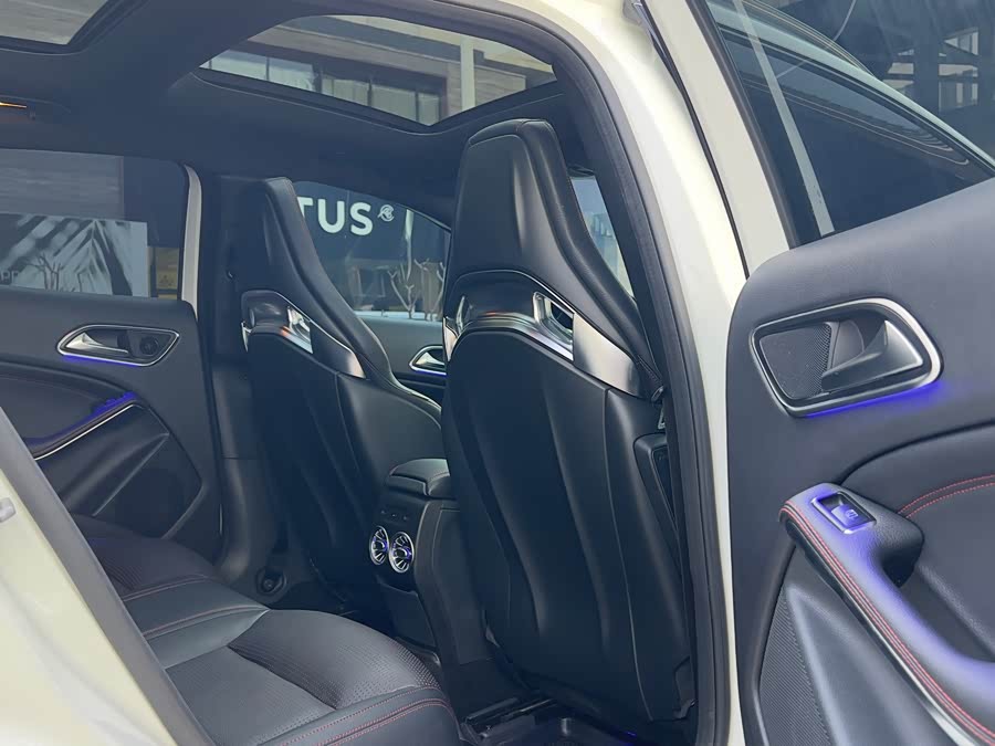 Mercedes-Benz GLA AMG 2016 صورة سيارة #19