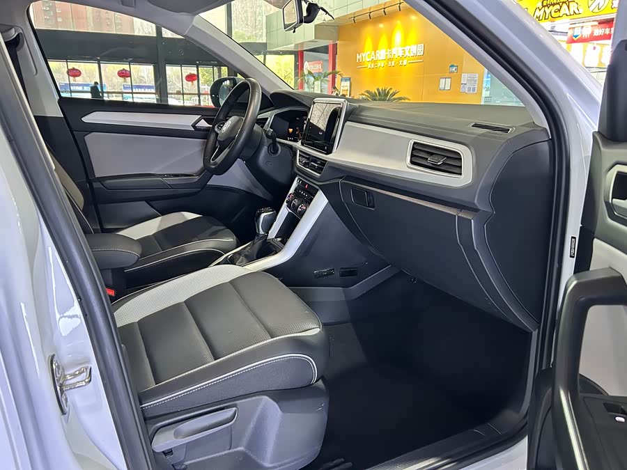 Volkswagen T-Roc 2026 car image #19