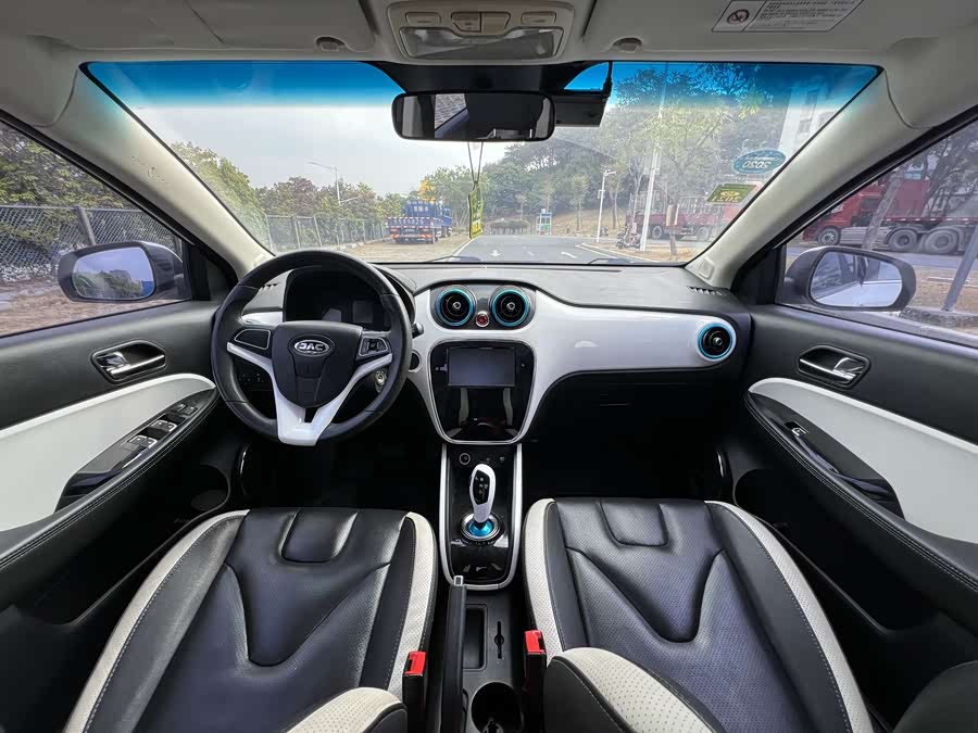 JAC 2017 #19 JAC 2017 car image #19