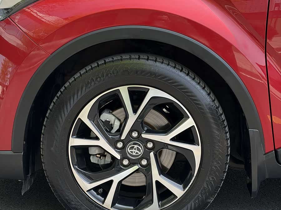 Toyota C-HR 2018 car image #19